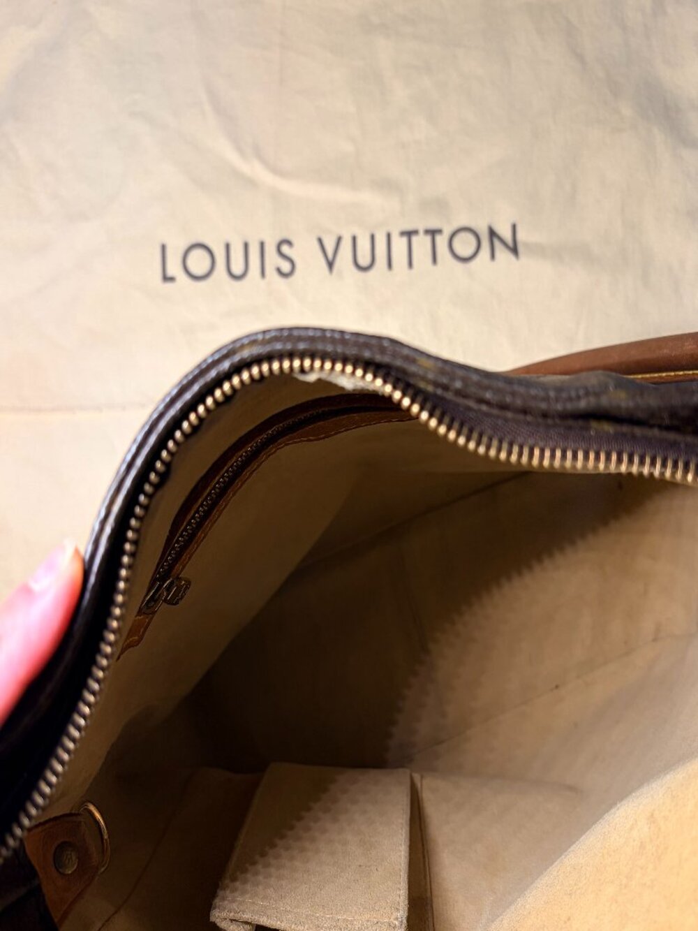 Authentic Louis Vuitton Looping GM - Picture 5 of 9